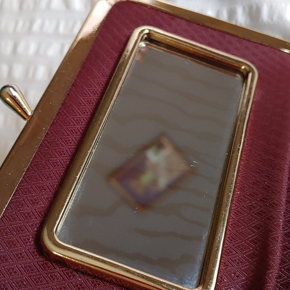 💚Vintage Red Eel Skin Cosmetic Case with Kiss Closure - Picture 11 of 13